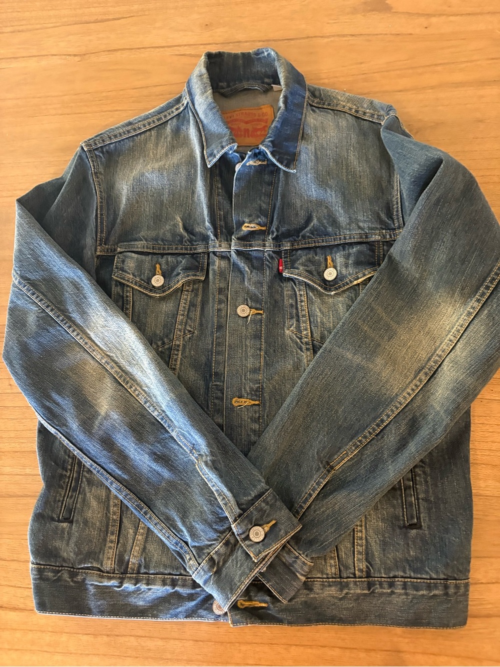 Levi's Men's Faded Blue Denim Trucker Jacket - Medium - Picture 8 of 9